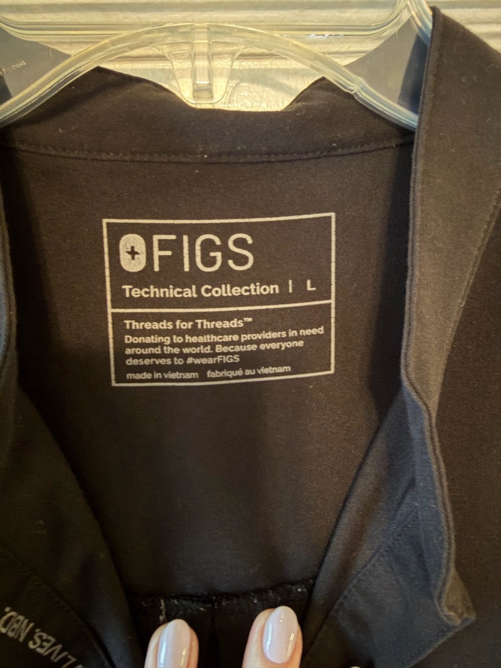Figs Rafaela black Scrub Top large- great condition - Picture 3 of 3